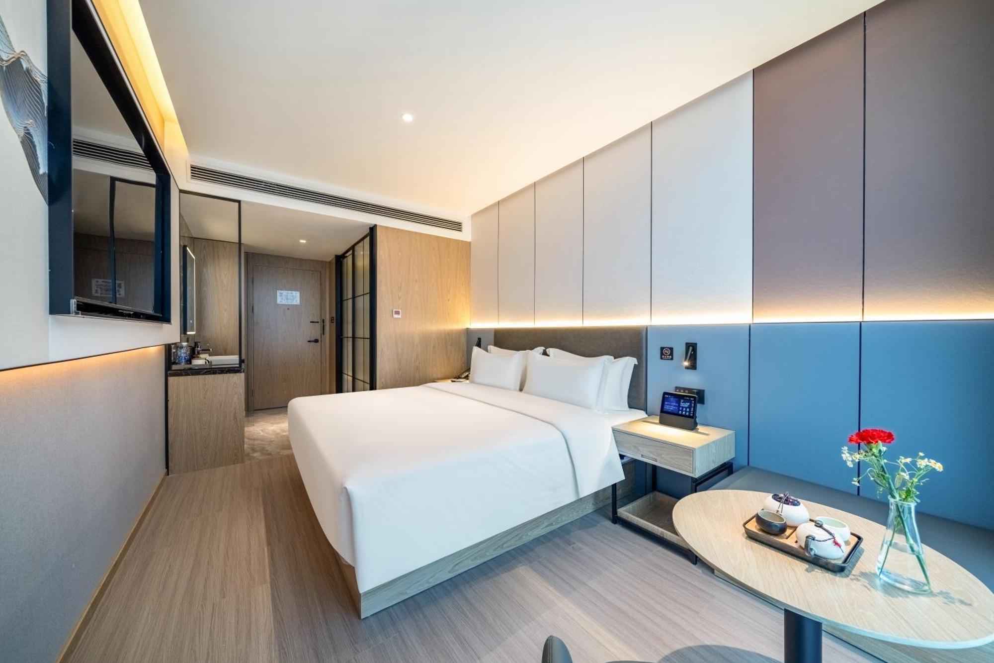 Waiting Wujiaochang Huangxing Road Branch Hotel 3*