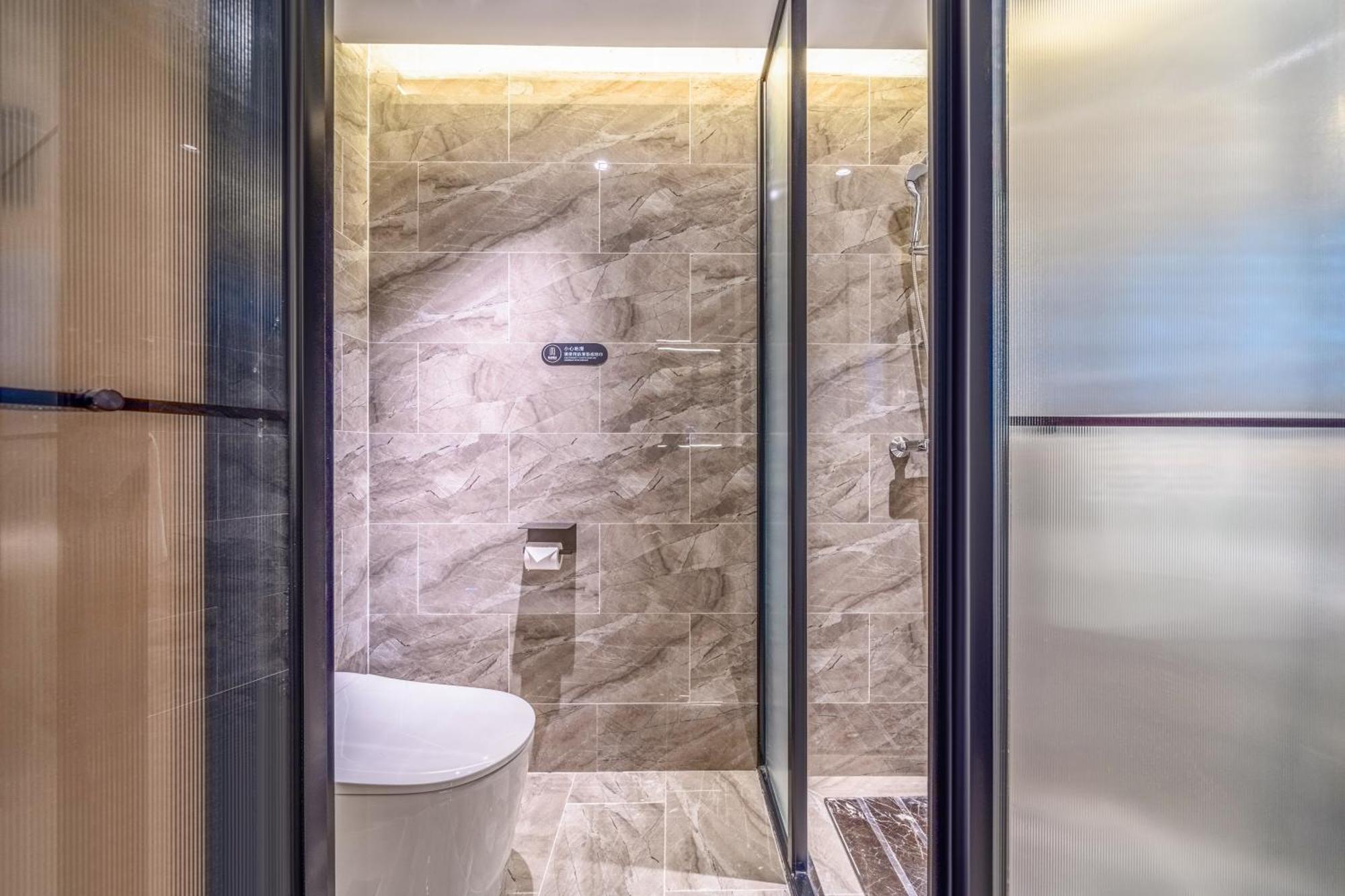 Waiting Wujiaochang Huangxing Road Branch Hotel 3*